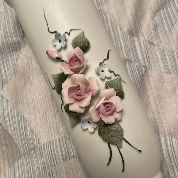 Vintage Lefton China Porcelain Floral Vase with Flower Accents Marked YK829 - Picture 8 of 9